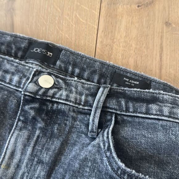 Joe's Jeans
Asher Slim Fit Distressed Jean Shorts - Picture 2 of 5